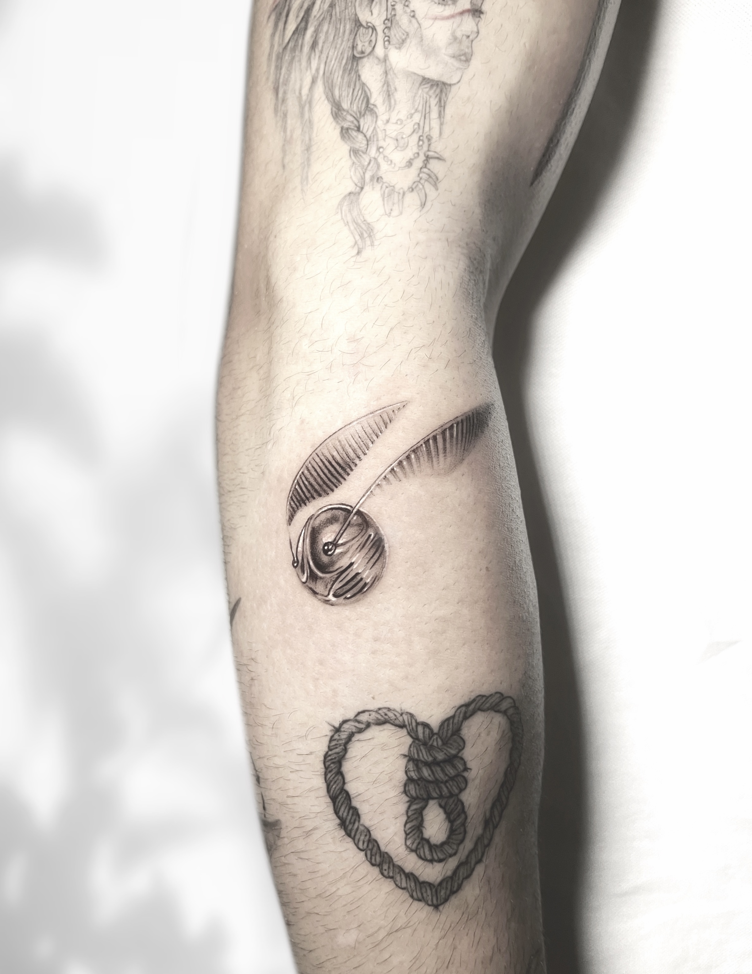 Sleeve realista con motivos naturales – Captain Tattoo Cartagena